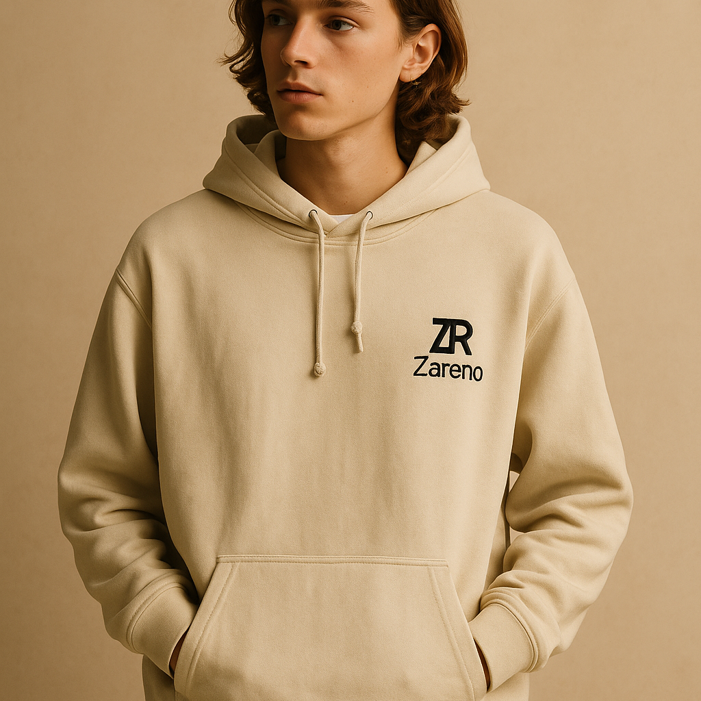 Ganz Z Junge trägt Luxus Hoodie von Zareno