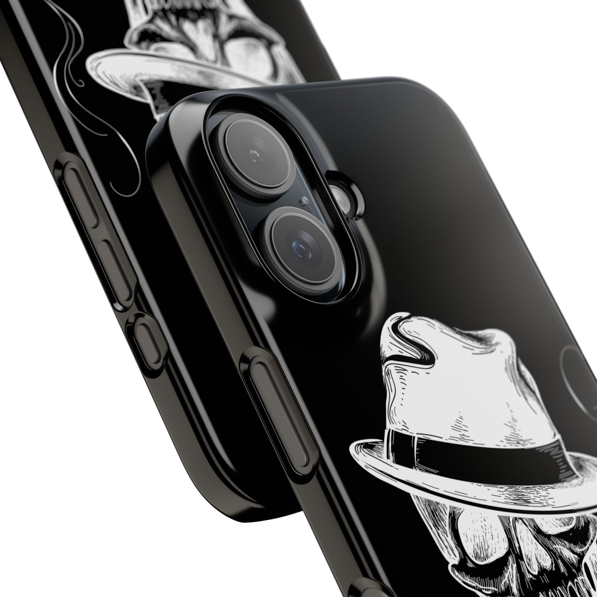 Glänzende schwarze iPhone Handyhülle mit einem Totenkopf der einen hut auf hat und eine Zigarette raucht, darunter befindet sich eine Aufschrift mit Pisdez in Kyrillischer Schrift. 